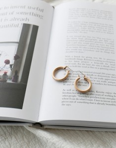 Mid circle earring