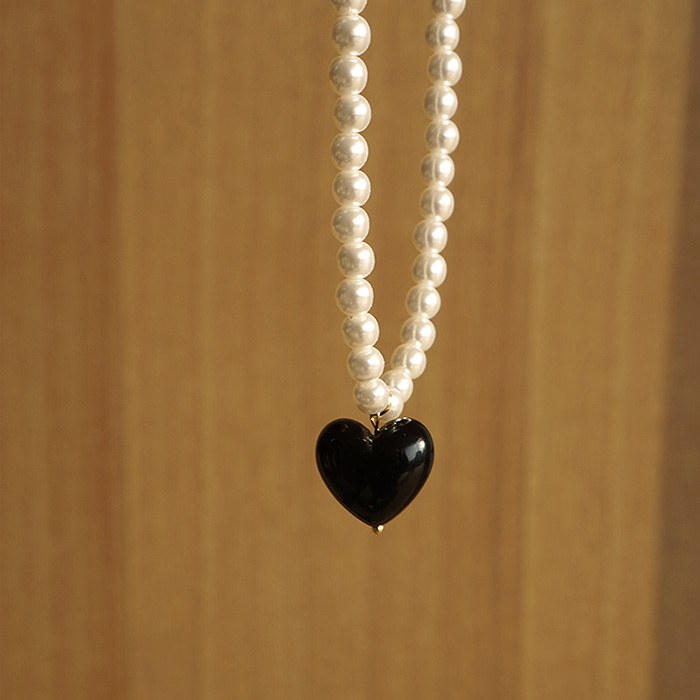 Black Heart Pearl Necklace
