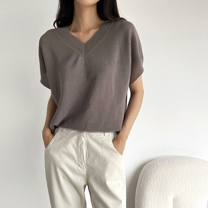 V-neck linen knit