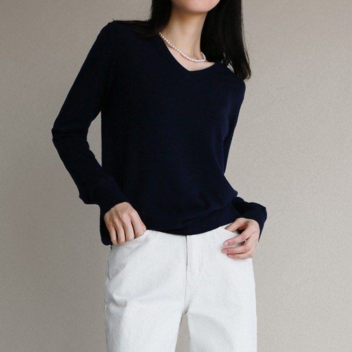 Soft v-neck knit top