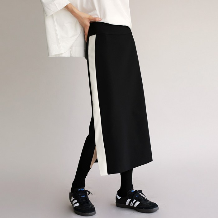 Side colored skirt