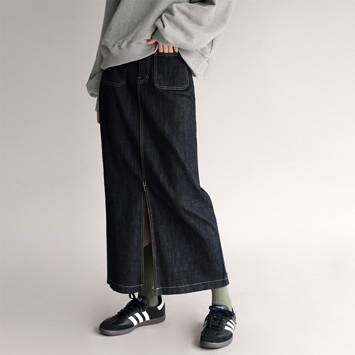 Front two pocket denim long skirt