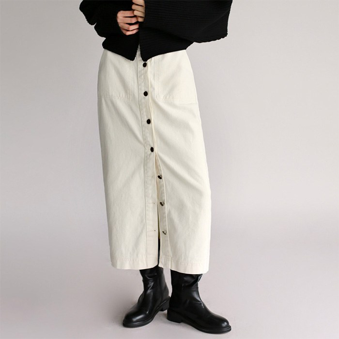 Ivory button denim skirt