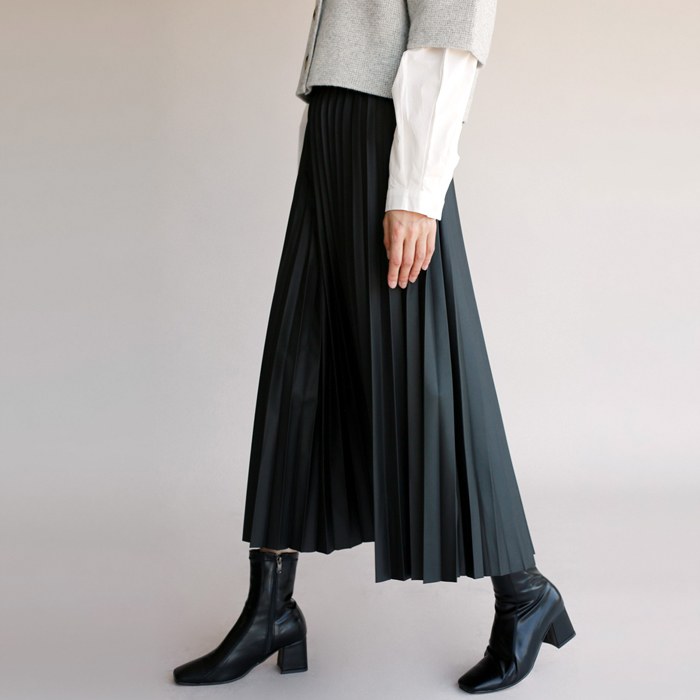Welsh pleats leather skirt