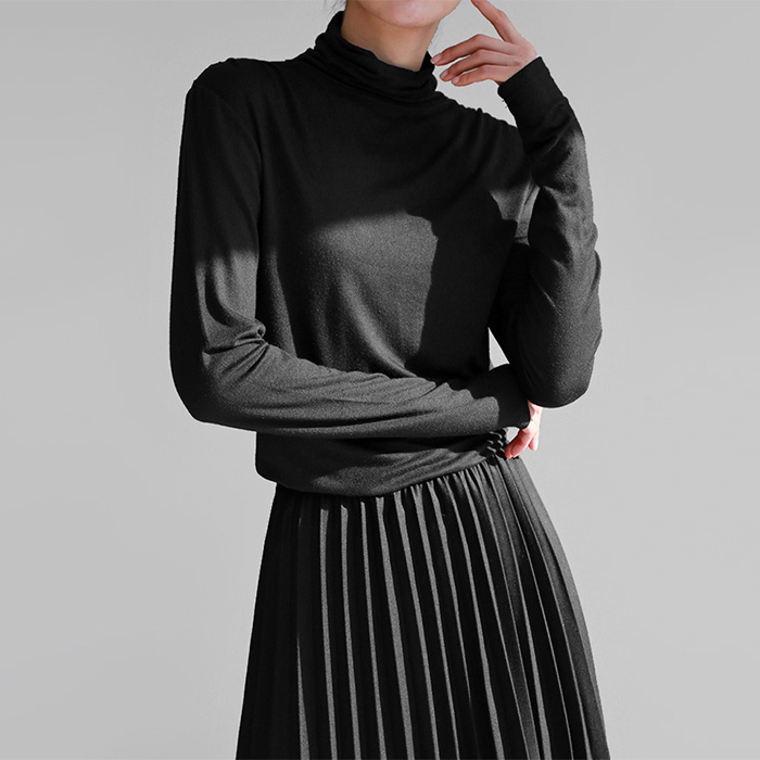 Shoulder Shirring Turtleneck