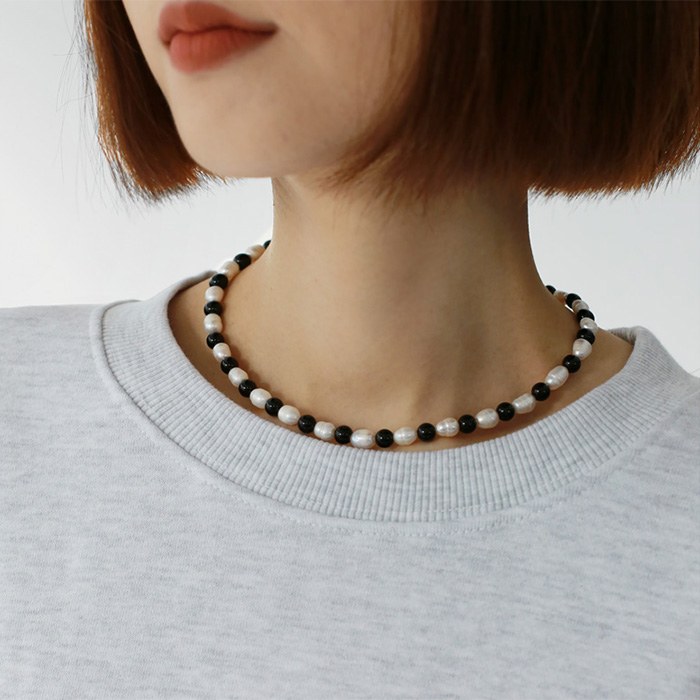 Black and Pearl Necklace