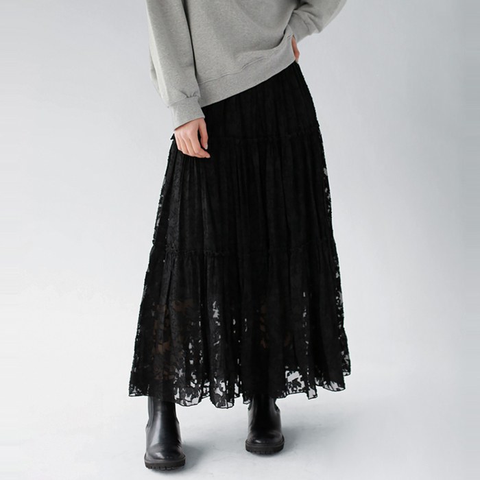 Lace flare skirt