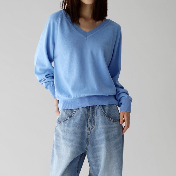 Mona V-neck Knit Top