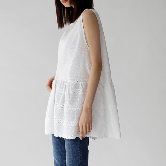 Sleeveless lace long top