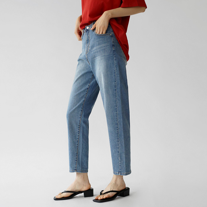 Basic semi-baggy denim