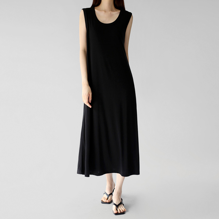 Sleeveless long one-piece