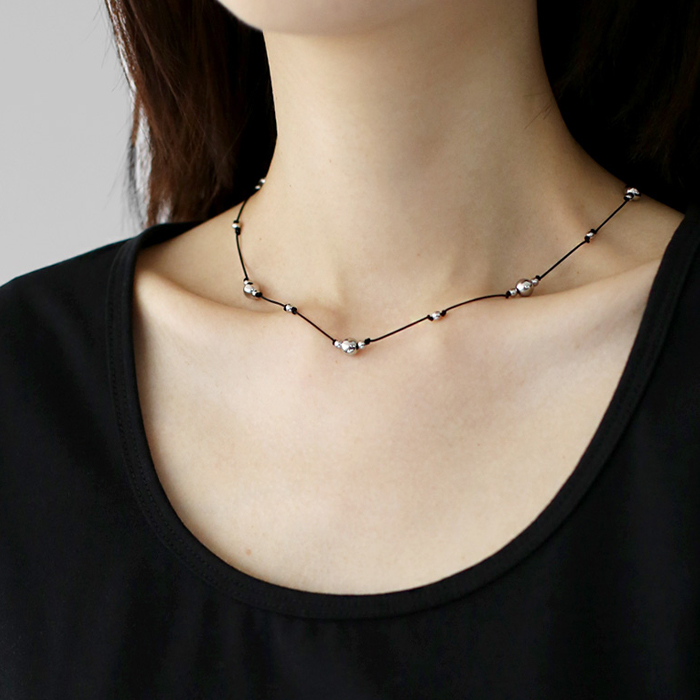 Black line ball necklace