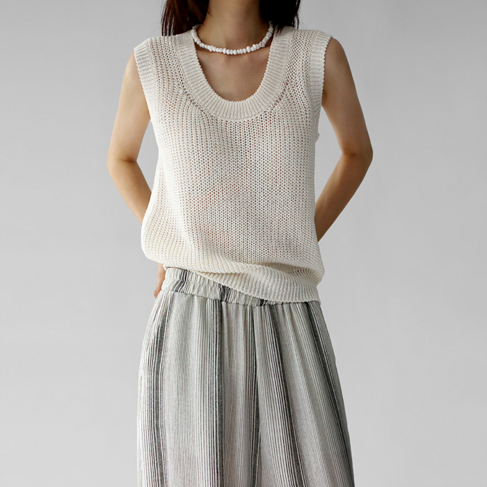 Paper sleeveless knit top