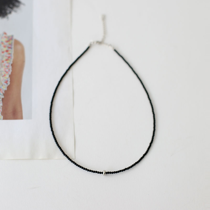 Compact Black Ball Necklace