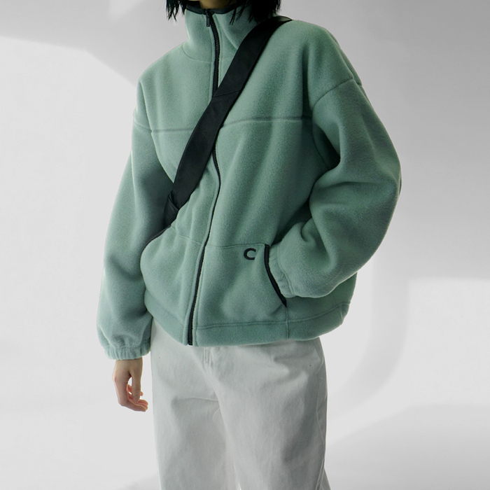 【新品7折优惠 - 截止至31日上午11点】刺绣抓绒卫衣