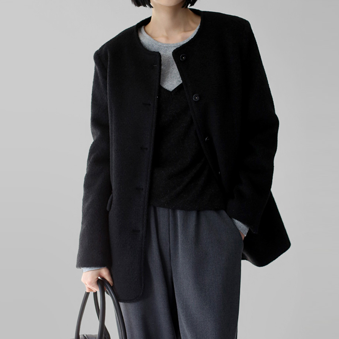 【新品上市 7% 折扣 - 截止至5日上午11点】圆领羊毛外套