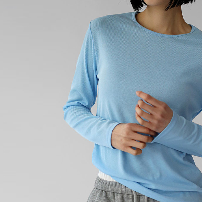 【新品7折优惠 - 截止至21日上午11点】修身薄款T恤