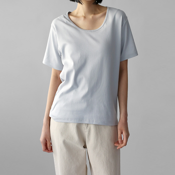 U-neck half sleeve tee