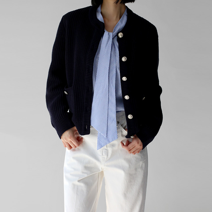 【新品7%折扣 - 截止至23日上午11点】银色纽扣圆领开衫