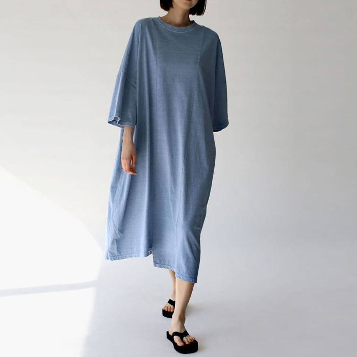 Loose-fit asymmetrical hemline dress